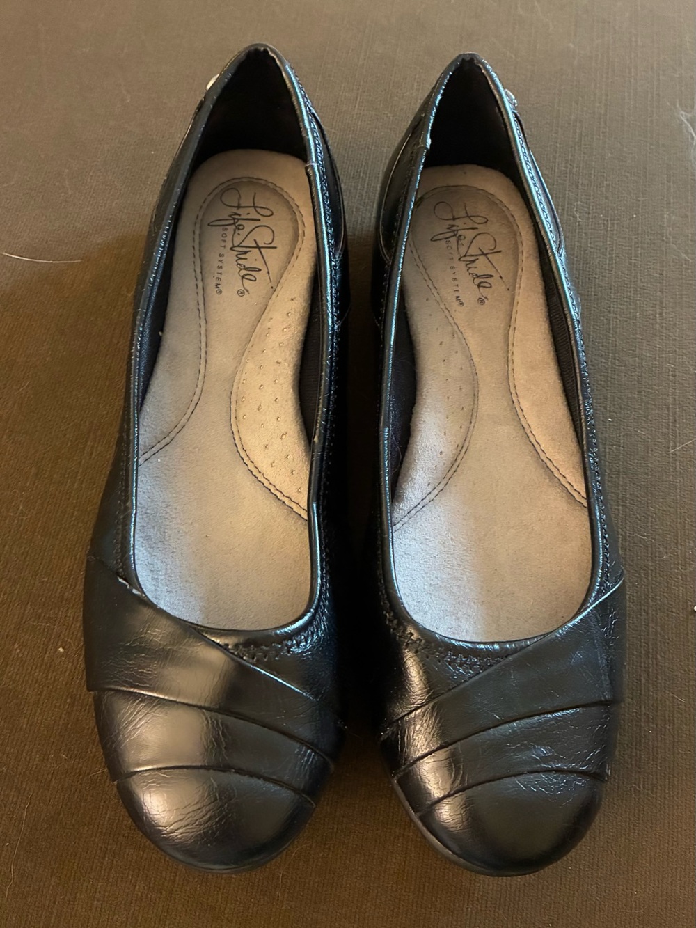 Life Stride "Dig" Black Ballet Flats Comfort Slip-On Round Toe Cushioned 8W Wide